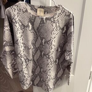 Sioni Gray and White Snake Print Sweater